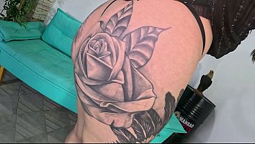 Nonton Verena Chaves Encara O Desafio Do Tikinho E Tenta Enfiar Brinquedo Monstro No C&uacute; thumbnail