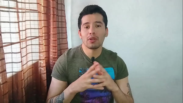 Joven mecanico se coge a pelo con sus 21cm de vergota al Twink culon recolector de chatarra en el patio del taller ! Relato sexual