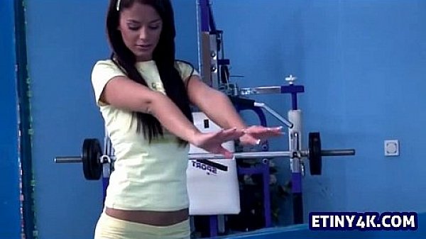 Nonton Teen Brunette Having Fun At Fitness thumbnail