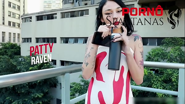 Nonton Novinha Assiste Porn&ocirc; Da M&atilde;e E Vai Sentar No Mesmo Pau thumbnail