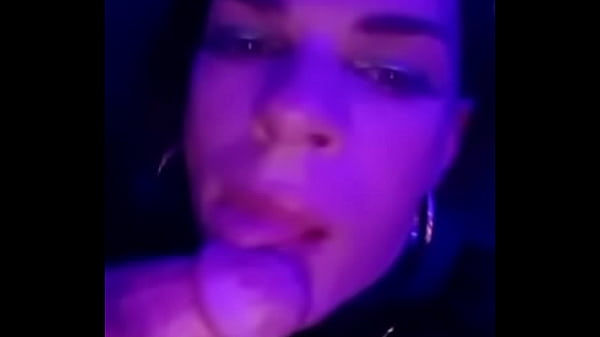 Brenda Pavanelli Sissy sendo Boquteira do velho no Banheiro 