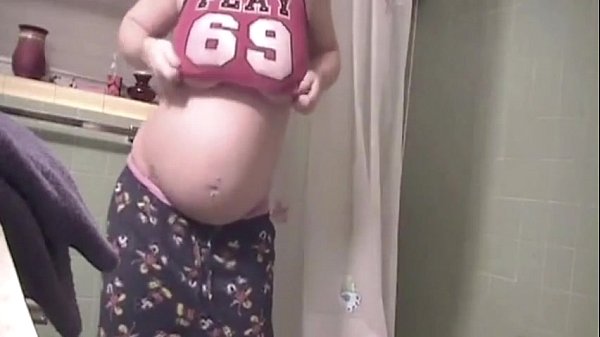 pregnant teen_bathroomselfie_PregnantHorny com