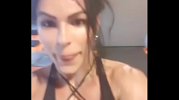 Play MP4 - Thalya cyclone salope in gym