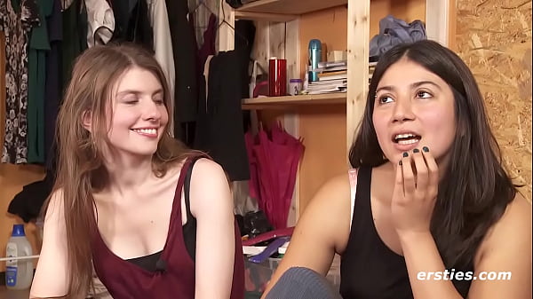 Ersties: Mona und Vanessa 