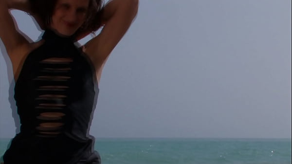 Nonton Milena Santos Loves Fantasy Island thumbnail