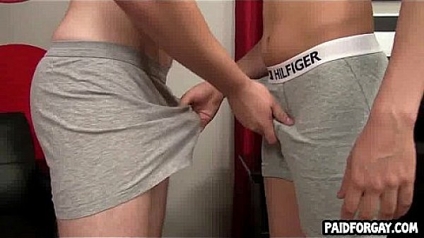 Straight amateur hunk sucking on a cock for some cash 