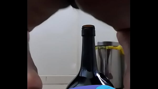 Curvy getting fucked by bottle 