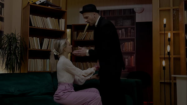 Nonton Skinny Secretary Gets All Holes Stretched With Pee On The End thumbnail