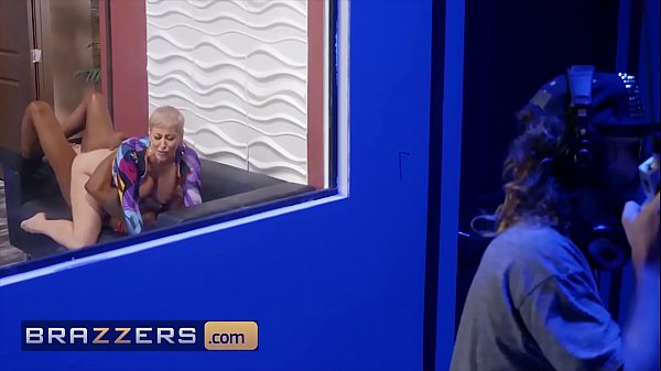 Interracial Rough Sex With Horny_Blonde MILF_(Ryan Keely) - Brazzers