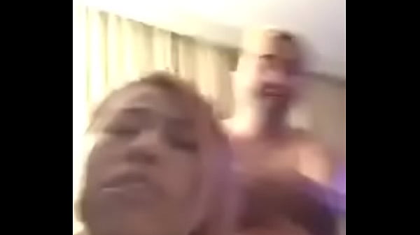 Latina gritona montando verga rica 