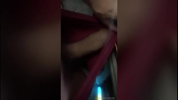 Play MP4 - Mi pija bajo el boxer&excl;