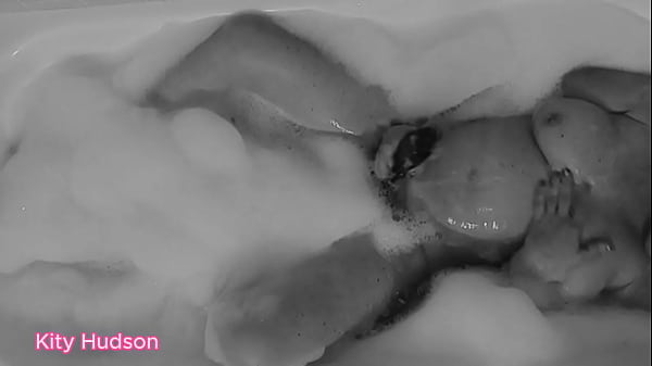 Kity hudson bath and a toy