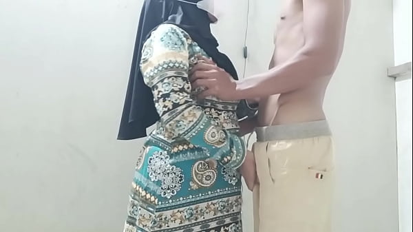 Play MP4 - Ngentot istri tetangga ketika suaminya pergi bekerja