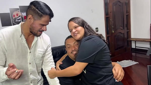 El Toro De Oro levando aquela cantada e quase cedeu_escapou_por causa da esposa Paty_Bumbum