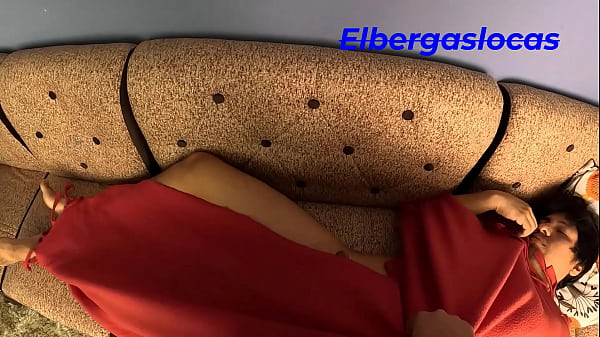 Mi hermanastra me despierta con un mamada le encanto el sabor de mi verga y terminamos haciendo un anal 