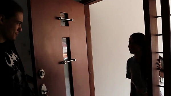 Play MP4 - toca a mi puerta la vecina en busca de un vasito de leche&comma; en el momento no tengo pero si quiere de mi leche venga y succiona me polla