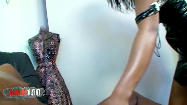 Play MP4 - Giant dick and full lips