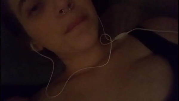 Mi novia me manda un videito.