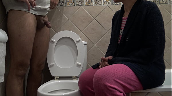 Play MP4 - TABOO FAMILY&colon; horny stepmother enjoys watching her 18 year old stepson piss in front of her