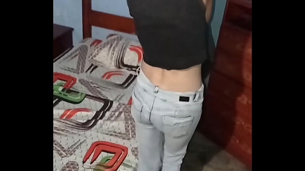 Culiada a muchacha de servicio era espiada