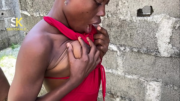 Play MP4 - Local carpenter hitting a hook up girl from behind