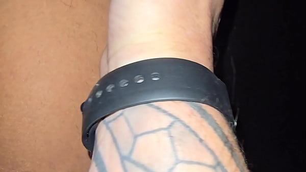 Fui numa casa de swing e chupei muita rola boa enquanto o marido filmava 