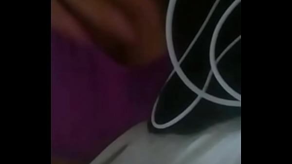 Play MP4 - Novinha mostrando o peito ao vivo no periscope