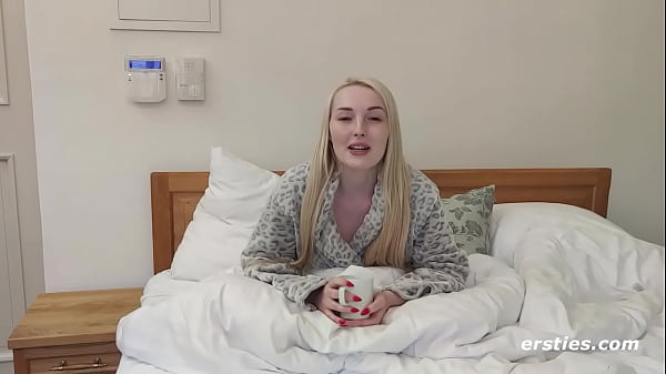 Andy Uses Toys_to BringHerselfPleasure