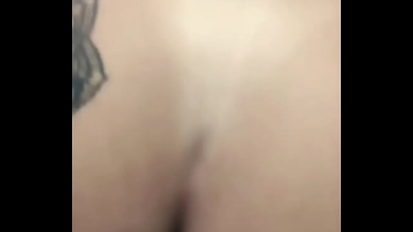 Nonton Ninfeta Tatuada Deu A Bucetinha Em Cima Da Cadeira De Quatro | Joao O Safado - Selva Hot thumbnail