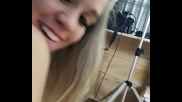 Play MP4 - Vagninho ator e a novinha com a calcinha de lado levando no cuzinho sentando o cu na pica&period;