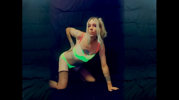 Sexy Babe Wants To Fuck On The Bed thumbnail