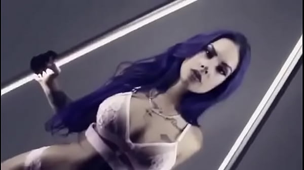 Tati Zaqui Sensualizando Em Ensaio De Lingerie