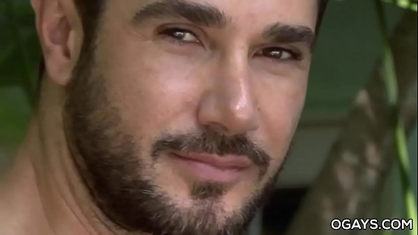 Play MP4 - Muscular stud jerk off