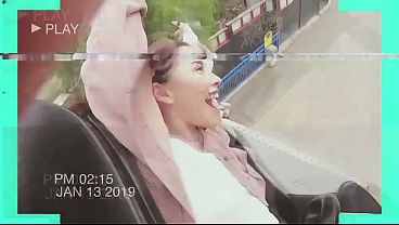 Nonton Bubble Butts & Swan Boats! thumbnail