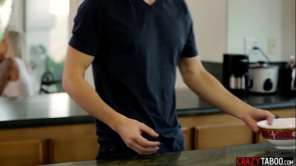 Perverted teen Jill Kassidy swallowed stepdads_dick and seduced naive guy