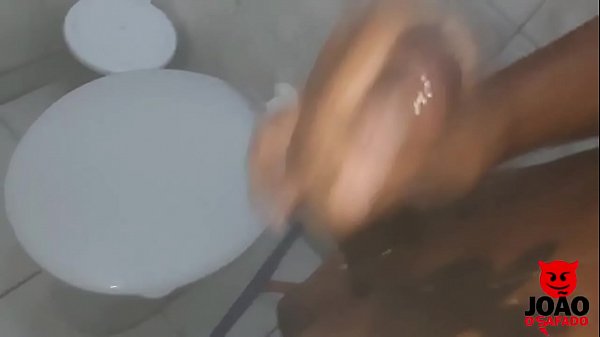 Tomando Banho E Gozando thumbnail