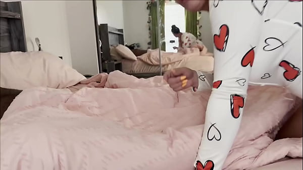 Nonton Coffee&rsquo;s For Amateurs. I Give My Man A Throat Massage To Start The Day #latina #slut #pawg #curvy #milf #bbcslut# ... thumbnail