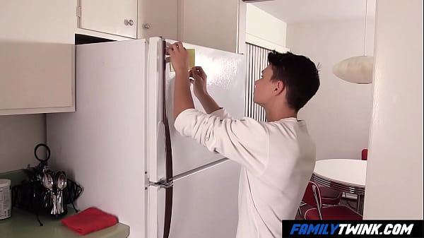 Dad Smash His Boy After Massaging His Shoulders When Eating thumbnail