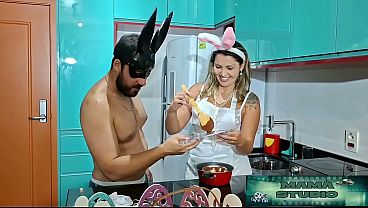 Mama Studio em Hum Ovo de P&aacute;scoa para mim, e ele ganhou boquete e foda na buceta - Gratuito - "Easter" 