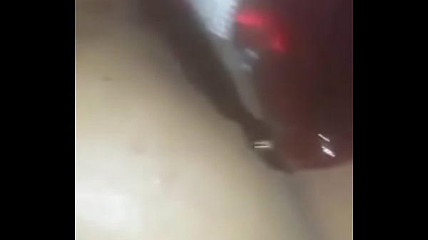 Mulher com tes&atilde;o com brinquedo