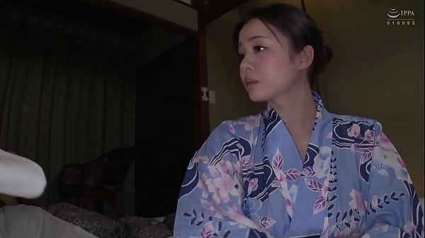 北関東の人里離れたエリアにひっそりと門を構える「子宝奇跡の湯」。妊活に悩む多くの夫婦に奇跡をもたらしてきたこの名湯はネットの口コミによって瞬く間に世間から知られる事になった。そこに訪れた3組の夫婦の物語。 thumbnail