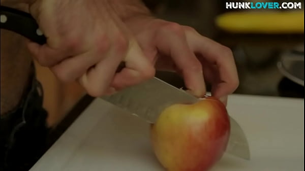 Amateur inked stud gets nude and masturbates after workout