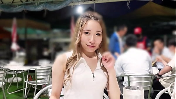 【巨乳へそ出しz世代t●kt●ker】最近また流行りつつあるへそ出しルックを完璧に着こなすz世代ギャルの「さくら」。今どきのパリピギャルと生ハメ！！ thumbnail