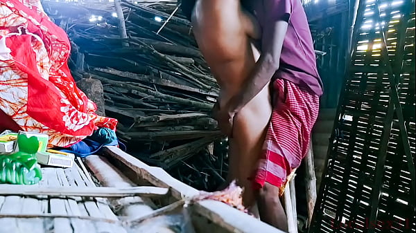 Play MP4 - Bhabhi ki chupke se chudai outdoor fuck local bhabhi &lpar; Official Video By Localsex31&rpar;