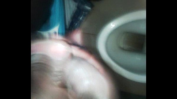 Play MP4 - toilet masturbation