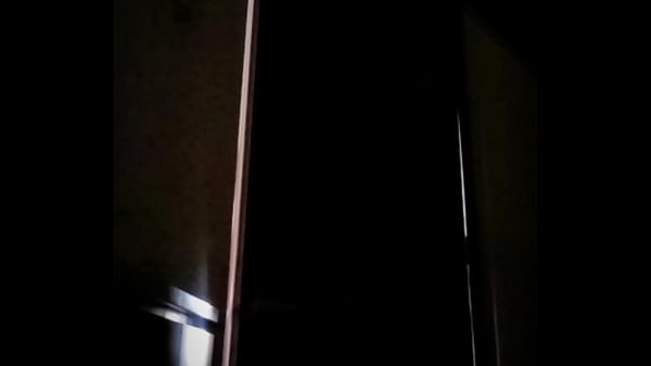 Play MP4 - Espiando a Milet la amiga  de mi novia en el ba&ntilde;o