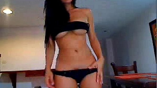 Sexy babe dancing and teasing on cam