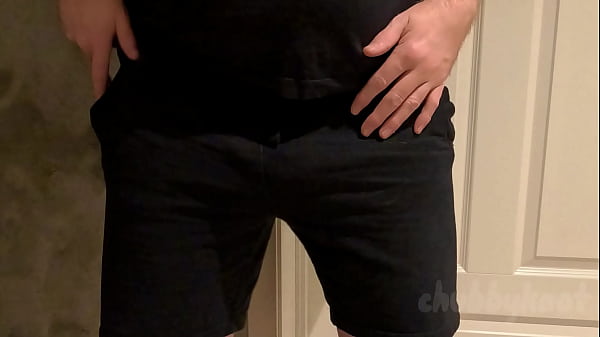 Nonton Chubbykaot Peeing And Cumming On The Sink At The Gym thumbnail