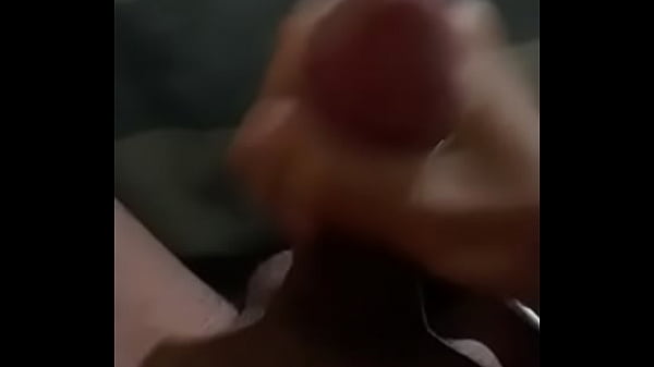 Brasileiro gozando bem gostoso