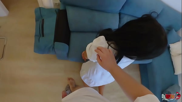 Play MP4 - Stepmom Stuck In The Couch&comma; I Fucked Her Ass Before Helping